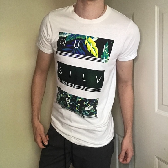 Quicksilver Men's T-Shirt Size Small - Picture 2 of 3